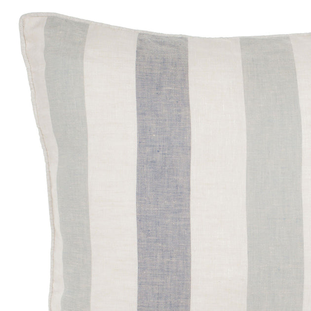 Kissenhülle Formosain Hellblau & Natur | Schöne Ideen für Ihr Zuhause | URBANARA