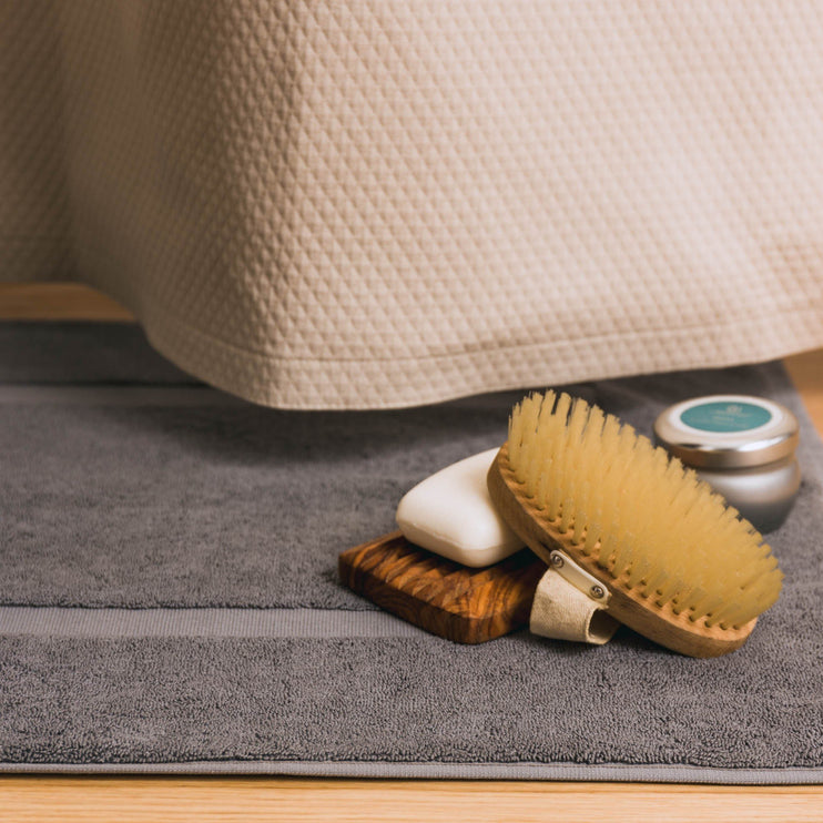 Badematte Penela, Platingrau, 100% ägyptische Baumwolle | URBANARA Badematten