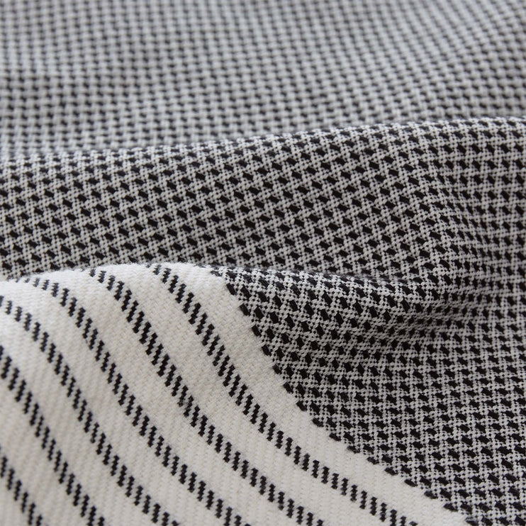 Tagesdecke Kadan in Schwarz & Creme aus 50% Leinen & 50% Baumwolle | Entdecken Sie unsere schönsten Wohnaccessoires