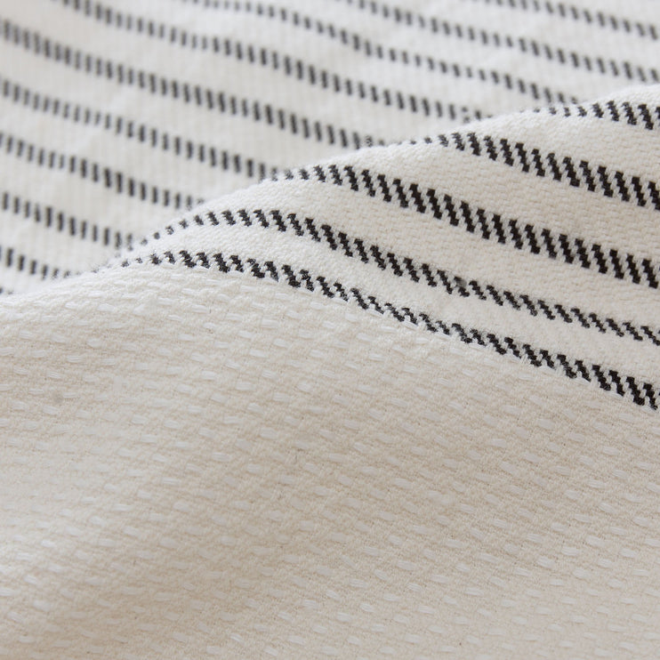 Tagesdecke Kadan, Creme & Schwarz, 50% Leinen & 50% Baumwolle | Hochwertige Wohnaccessoires