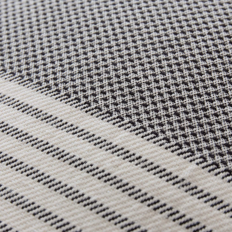 Kissenhülle Kadan in Schwarz & Creme aus 50% Leinen & 50% Baumwolle | Entdecken Sie unsere schönsten Wohnaccessoires