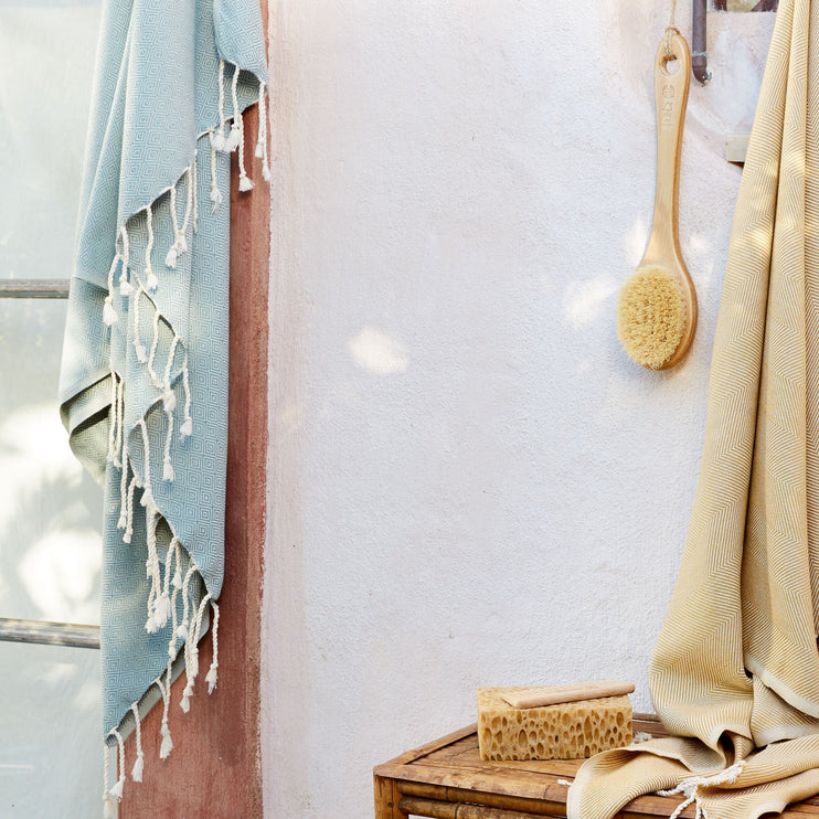 Hamamtuch Cesme Grüngrau & Weiß, 100% Baumwolle | URBANARA Hamamtücher