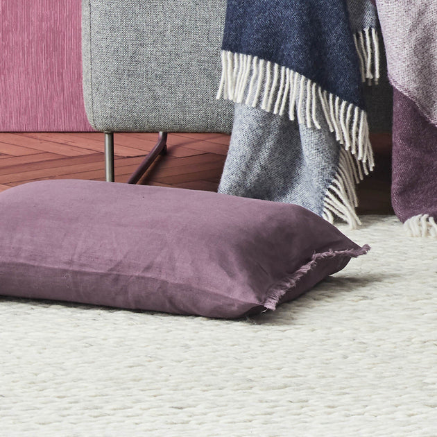 Kissenhülle Bellvisin Aubergine | Schöne Ideen für Ihr Zuhause | URBANARA