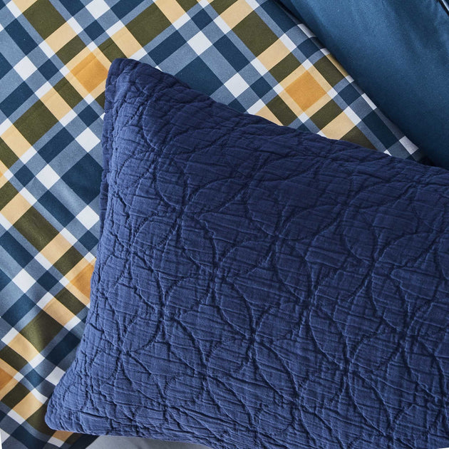 Dark blue Carvado Kissenhülle | Home & Living inspiration | URBANARA