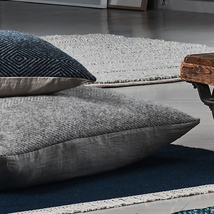 Kissenhülle Gotlandin Grau & Creme | Schöne Ideen für Ihr Zuhause | URBANARA