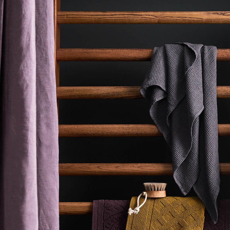 Charcoal Neris Handtuch | Home & Living inspiration | URBANARA