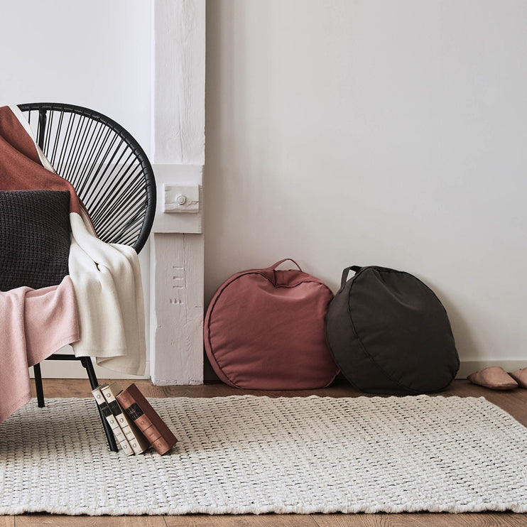 Teppich Kalanka, Naturweiß & Schwarz, 90% Schurwolle & 10% Baumwolle | URBANARA Wollteppiche