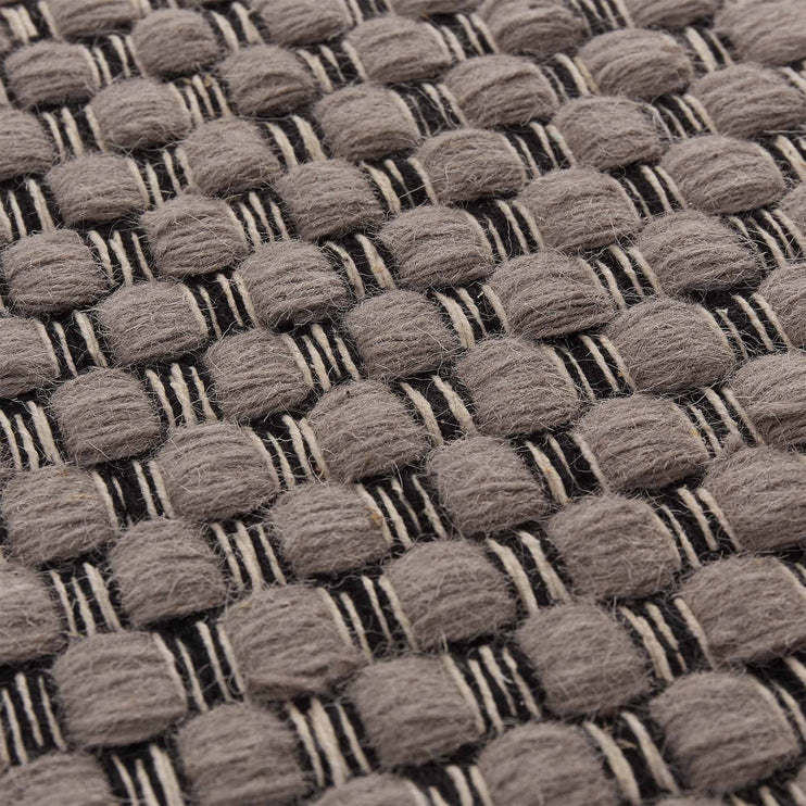 Teppich Kalanka, Grau & Schwarz & Naturweiß, 90% Schurwolle & 10% Baumwolle | Hochwertige Wohnaccessoires