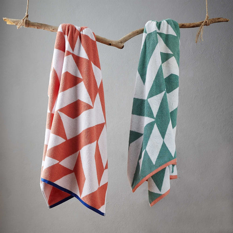 Strandtuch Aruain Aqua & Weiß & Papaya | Schöne Ideen für Ihr Zuhause | URBANARA