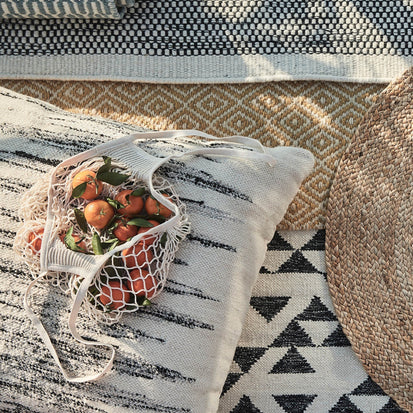 Pouf Balotrain Naturweiß & Schwarz | Schöne Ideen für Ihr Zuhause | URBANARA