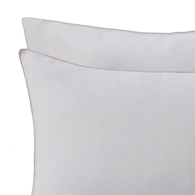 Light grey & Powder Pink Alvalade Kissenbezug | Home & Living inspiration | URBANARA