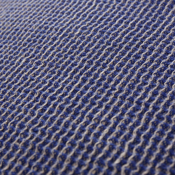 Kissenhülle Kovai in Ultramarinblau & Natur aus 50% Leinen & 50% Baumwolle | Entdecken Sie unsere schönsten Wohnaccessoires