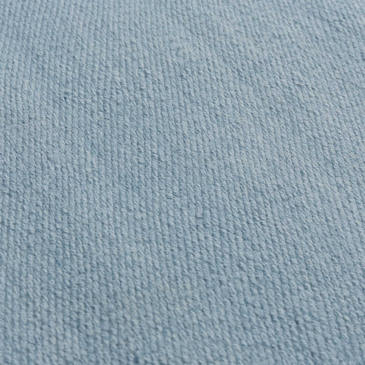 Teppich Udaka, Eisblau, 100% PET | URBANARA Gartenaccessories