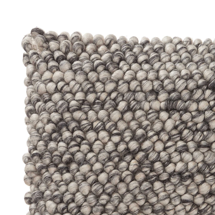 Kissenhülle Ravi, Eierschale & Grau, 70% Schurwolle & 30% Viskose & 100% Baumwolle | URBANARA Kissenhüllen