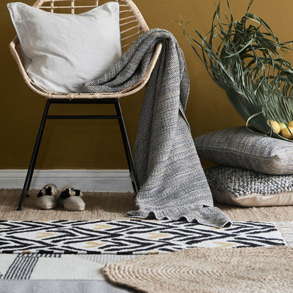 Läufer Kovalamin Schwarz & Leuchtendes Senfgelb & Naturweiß | Schöne Ideen für Ihr Zuhause | URBANARA