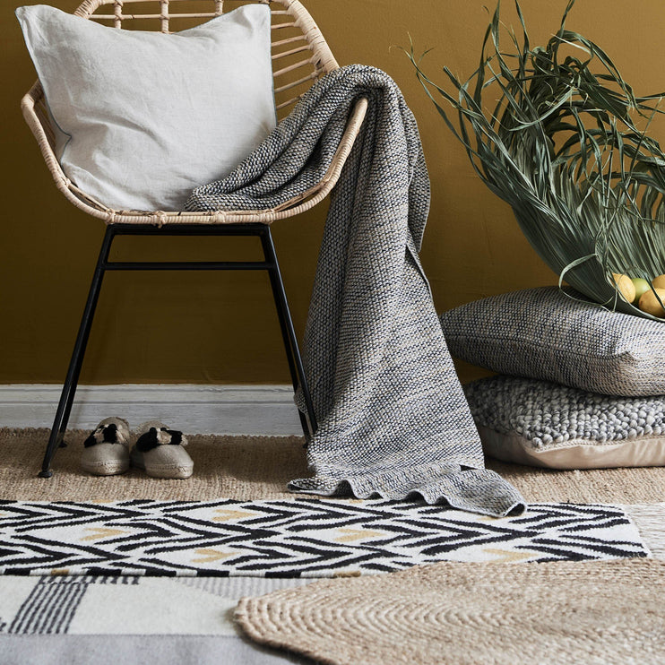 Läufer Kovalamin Schwarz & Leuchtendes Senfgelb & Naturweiß | Schöne Ideen für Ihr Zuhause | URBANARA