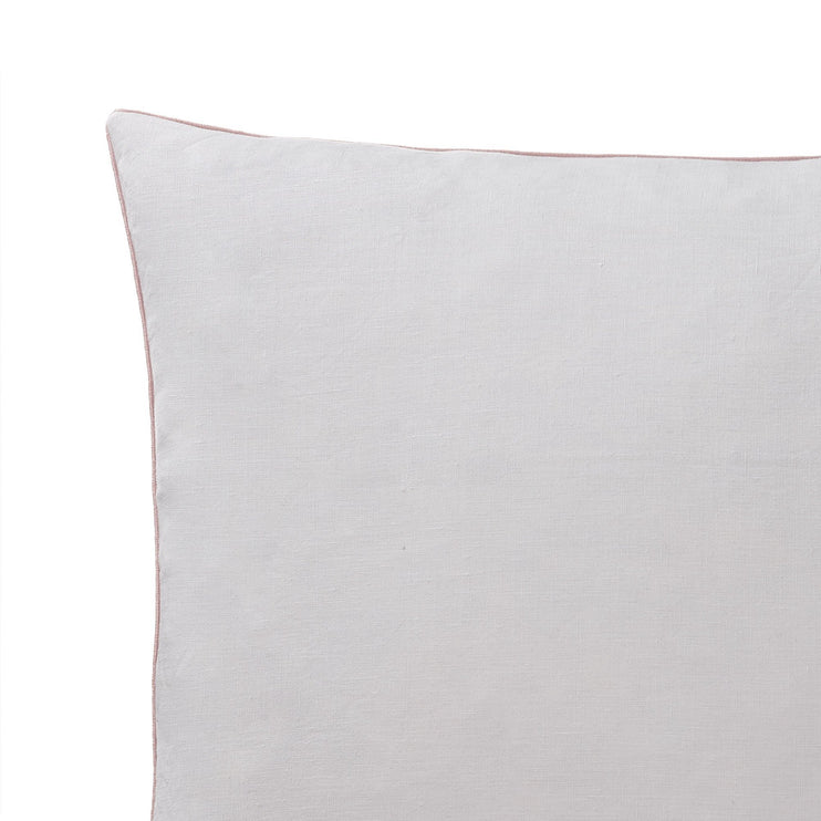 Kissenhülle Alvaladein Hellgrau & Zartrosa | Schöne Ideen für Ihr Zuhause | URBANARA