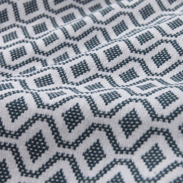Teal & White Viana Tagesdecke | Home & Living inspiration | URBANARA