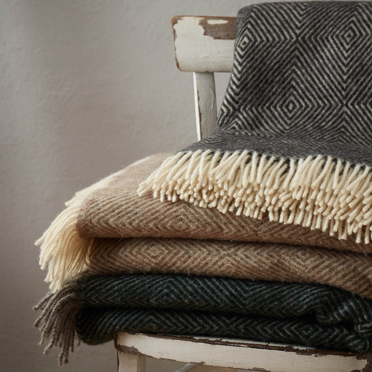 Wolldecke Gotland Dia in Hellbraun & Creme | Schöne Ideen für Ihr Zuhause | URBANARA