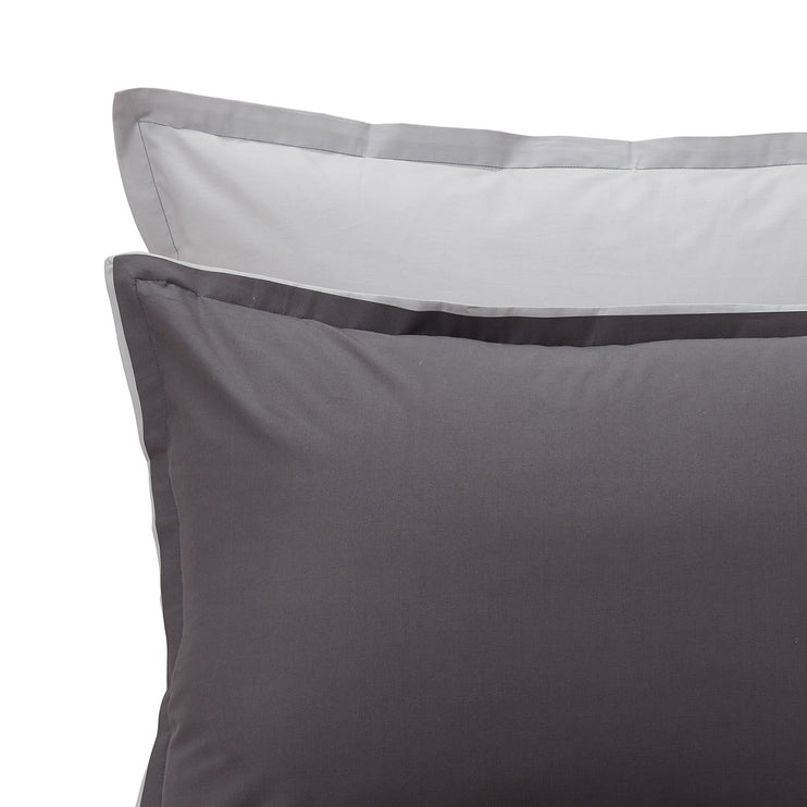 Bettdeckenbezug Abiulin Grau & Hellgrau | Schöne Ideen für Ihr Zuhause | URBANARA