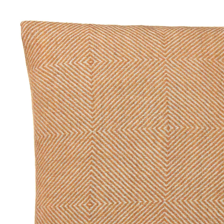 Mustard & Off-white Alanga Kissenhülle | Home & Living inspiration | URBANARA