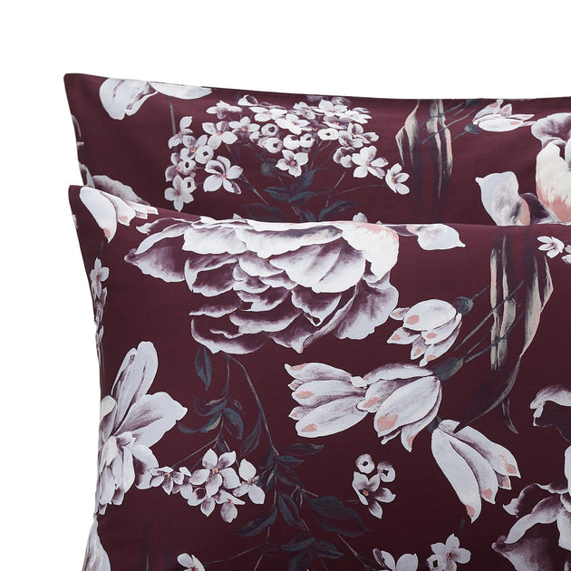 Bordeaux red & Multicolour Almadena Bettdeckenbezug | Home & Living inspiration | URBANARA