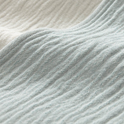 Tagesdecke Anaba in Grüngrau & Naturweiß | Schöne Ideen für Ihr Zuhause | URBANARA