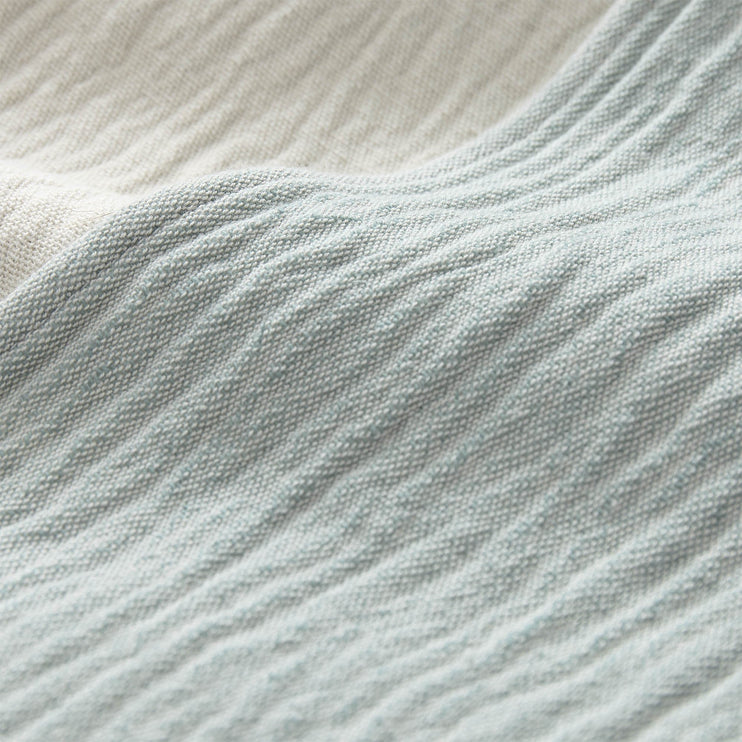 Tagesdecke Anaba in Grüngrau & Naturweiß | Schöne Ideen für Ihr Zuhause | URBANARA