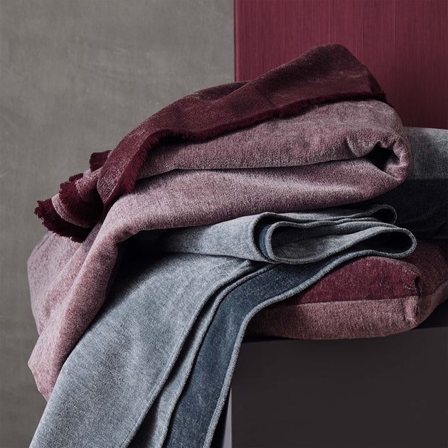 Bordeaux red & White Calcada Tagesdecke | Home & Living inspiration | URBANARA