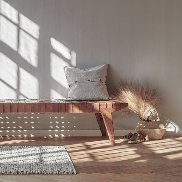 Daybed Kamaru Cognac, 100% Leder & 100% Teakholz