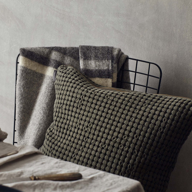 Kissen Veiros Sao in Moosgrün | Schöne Ideen für Ihr Zuhause | URBANARA