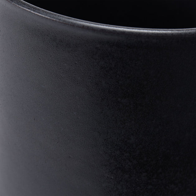 Malhou Vase in black | Home & Living inspiration | URBANARA