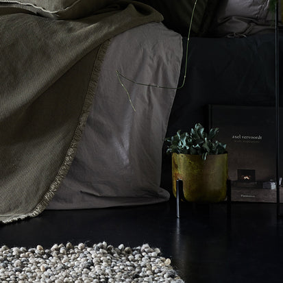 Pflanzenkorb Zaroliin Messing & Senfgelb & Schwarz | Schöne Ideen für Ihr Zuhause | URBANARA