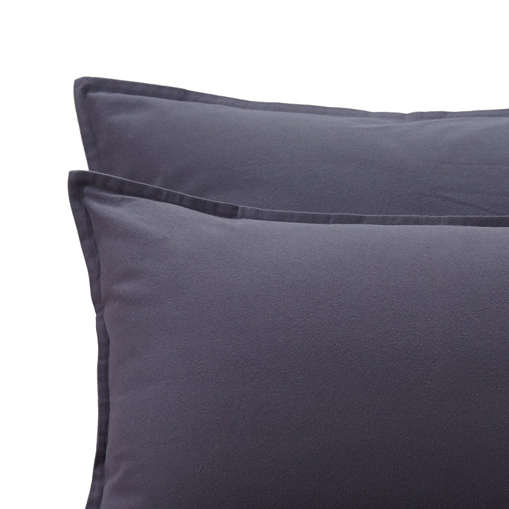 Kissenbezug Moreira Grau, 100% Baumwolle | URBANARA Flanell-Bettwäsche