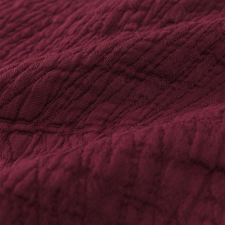 Ruivo bedspread in bordeaux red, 100% cotton |Find the perfect bedspreads & quilts