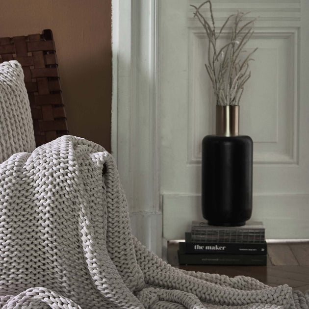Vase Dapoli in Schwarz & Messing | Schöne Ideen für Ihr Zuhause | URBANARA
