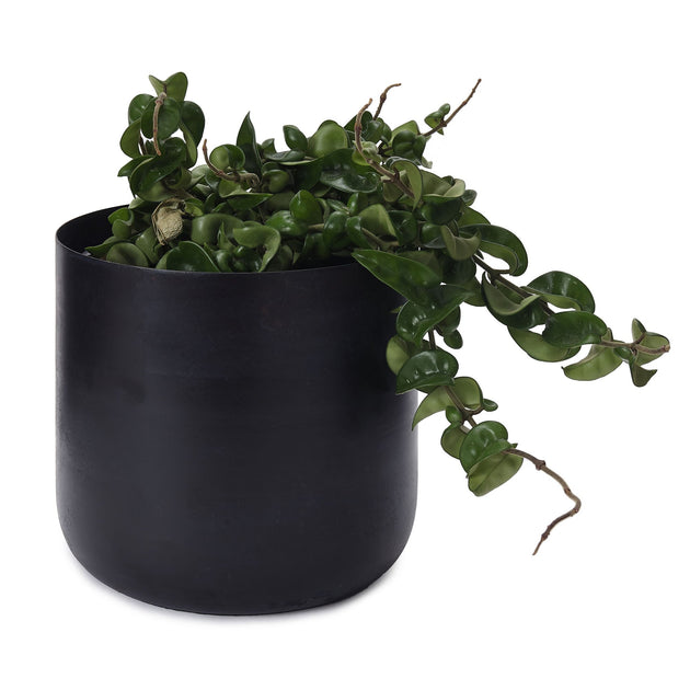 Zaroli Planter in black | Home & Living inspiration | URBANARA