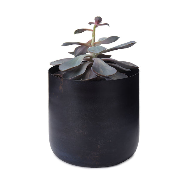 Zaroli Planter in black | Home & Living inspiration | URBANARA