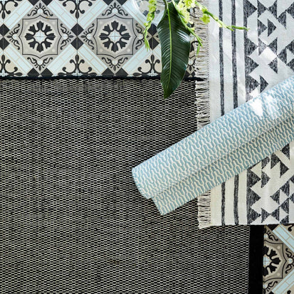 Teppich Kolongin Schwarz & Eierschale | Schöne Ideen für Ihr Zuhause | URBANARA