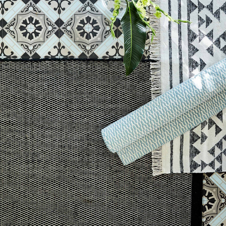 Teppich Kolongin Schwarz & Eierschale | Schöne Ideen für Ihr Zuhause | URBANARA