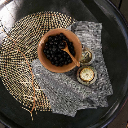 Black & White Zarasai Tischset | Home & Living inspiration | URBANARA