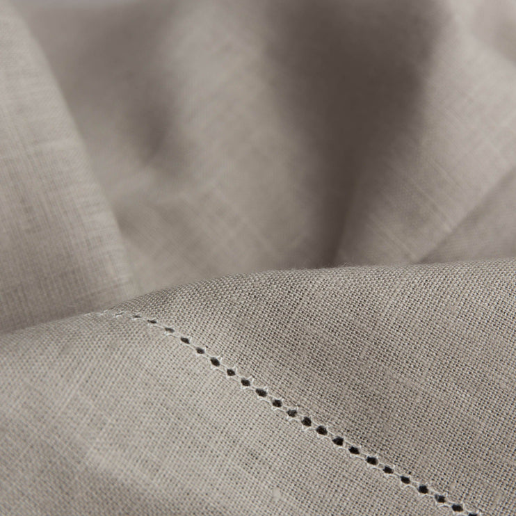 Cavaillon place mat, light grey, 100% linen | URBANARA placemats