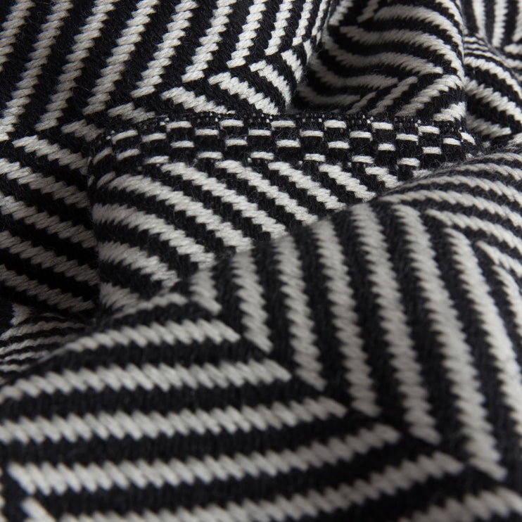 Decke Salla, Schwarz & Creme, 100% Schurwolle | URBANARA Wolldecken