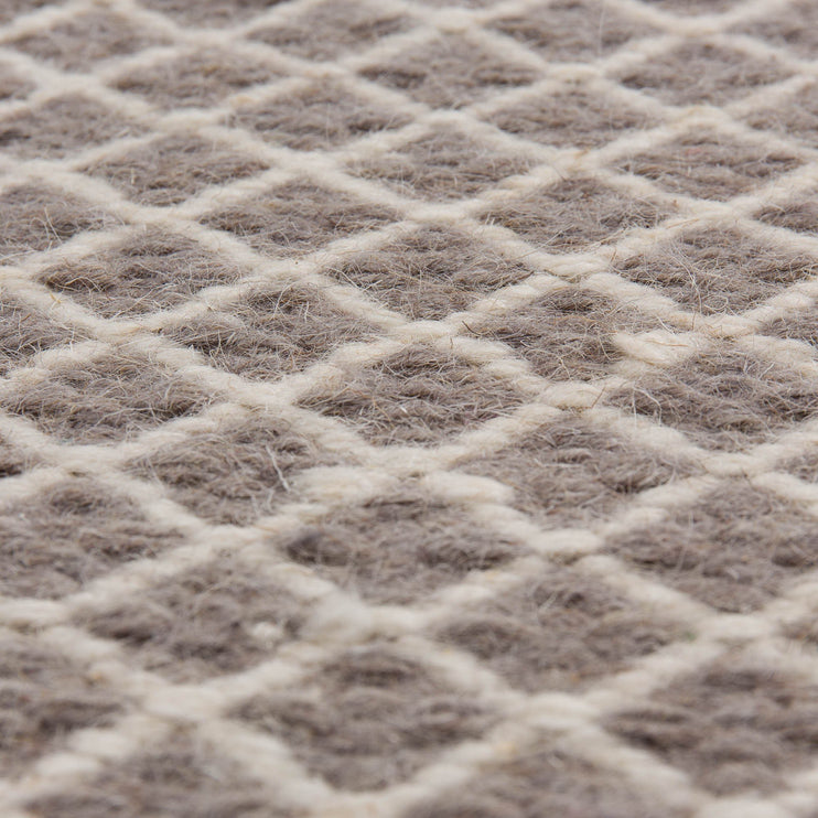 Loni runner in grey & off-white, 100% wool |Find the perfect runners