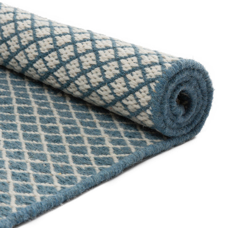 Loni runner in blue & off-white, 100% wool |Find the perfect runners