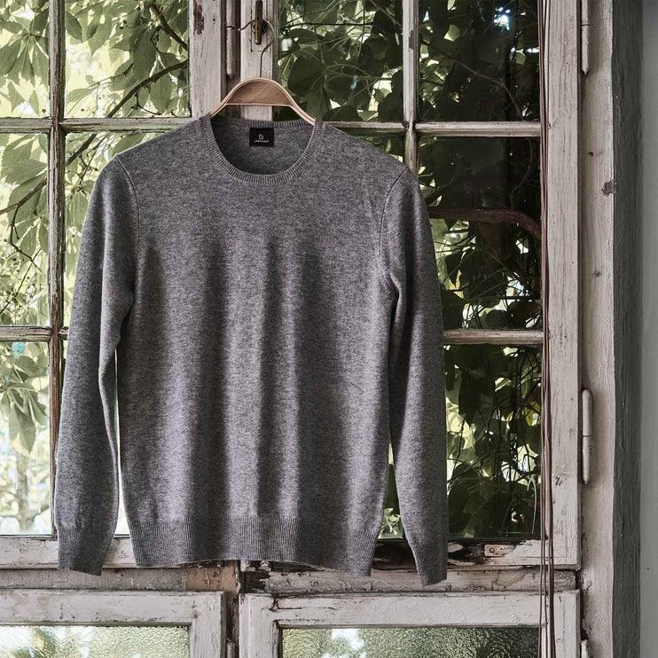 Pullover Nora, Hellgrau, 50% Kaschmirwolle & 50% Wolle | Hochwertige Wohnaccessoires