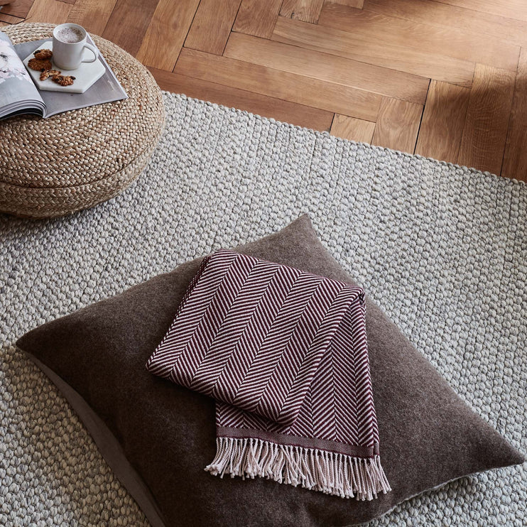 Decke Salla in Weinrot & Altrosa aus 100% Schurwolle | Entdecken Sie unsere schönsten Wohnaccessoires