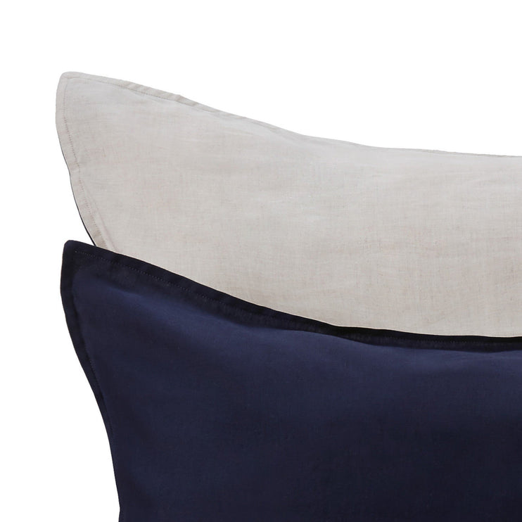 Dark blue & Natural Cercosa Bettdeckenbezug | Home & Living inspiration | URBANARA