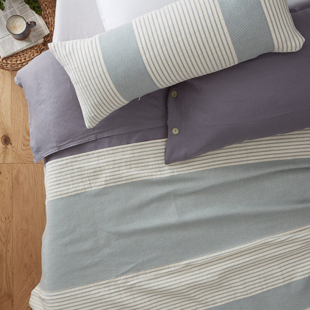 Grey green & Cream Kadan Kissenhülle | Home & Living inspiration | URBANARA