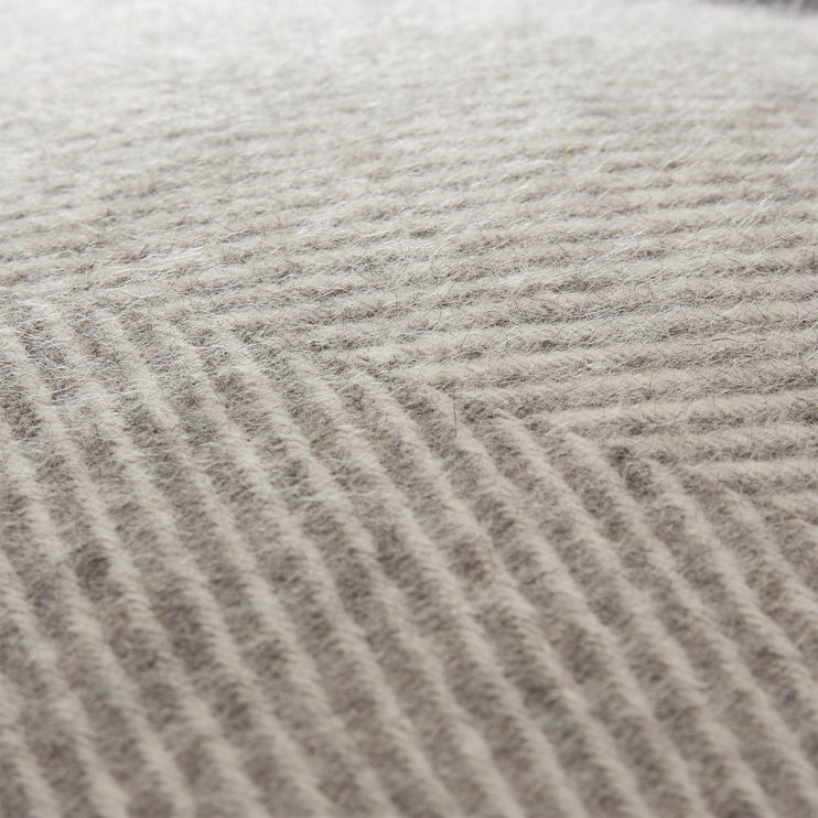 Kissenhülle Gotland in Grau & Creme aus 100% Wolle & 100% Leinen | Entdecken Sie unsere schönsten Wohnaccessoires
